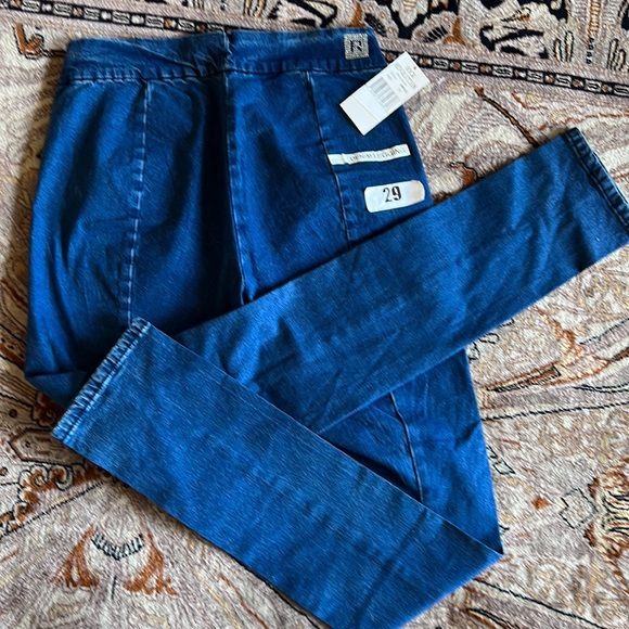 NWT Rock Revolution denim Legging jeans Sz 29 rhinestone studded logo in back - Picture 10 of 12